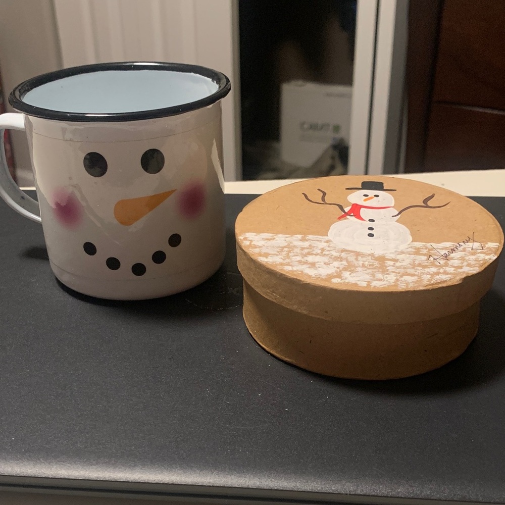 Snowman tin Mug and Pin/Box Set(tin mug had come as a candle)